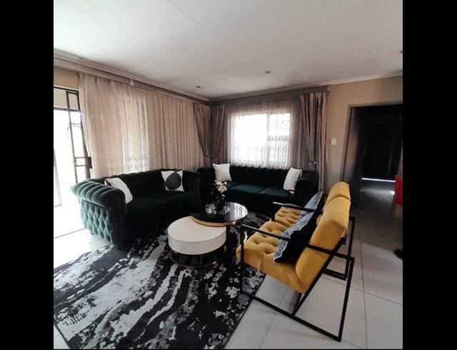 3 BEDROOM HOUSE FOR SALE IN CLAYVILLE